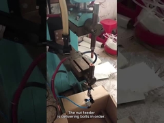 The bolts' delivering of nut feeder